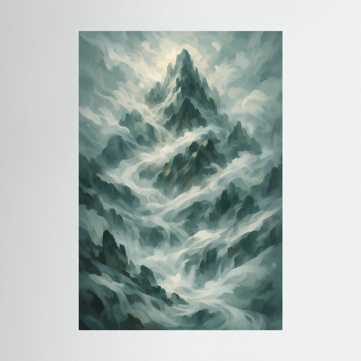 Hochformatiges Wandposter mit grünen und grauen Fantasiebergen im Nebel