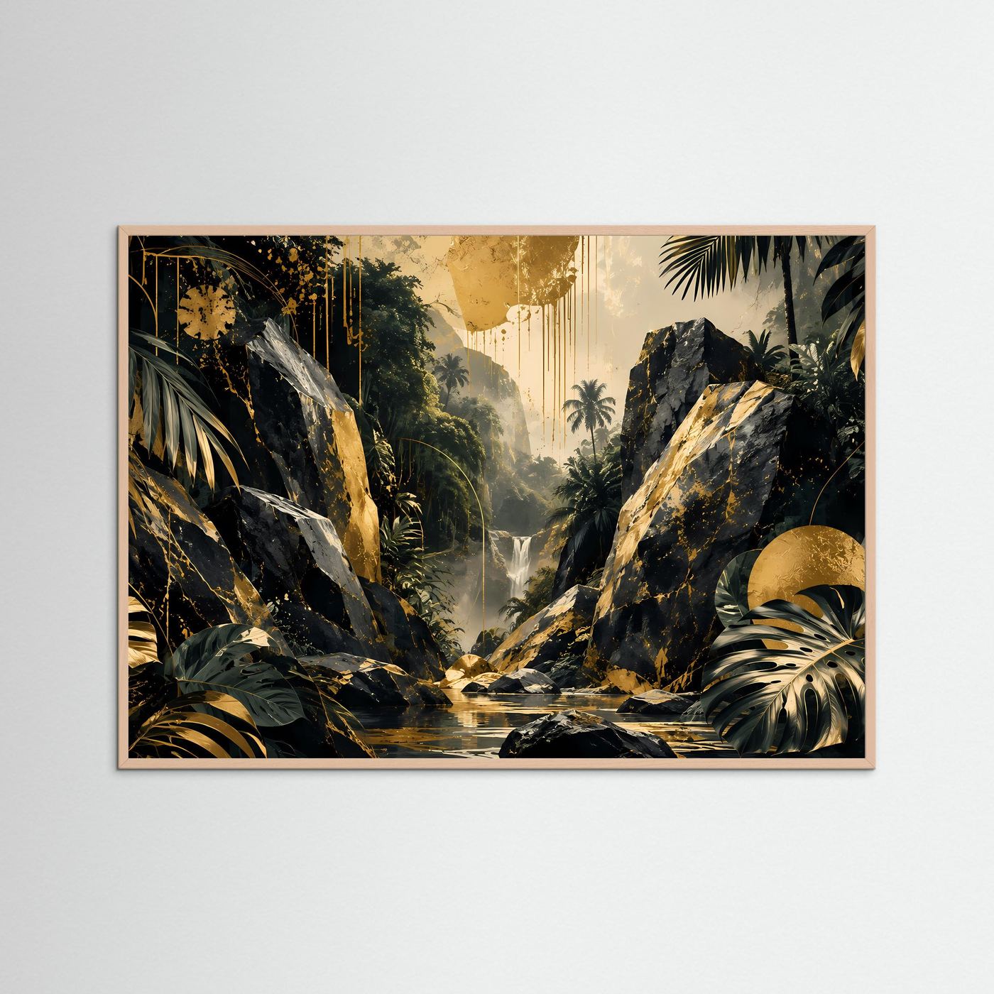 Querformat-Poster mit tropischem Dschungel und Wasserfall in Schwarz und Gold, heller Holzrahmen