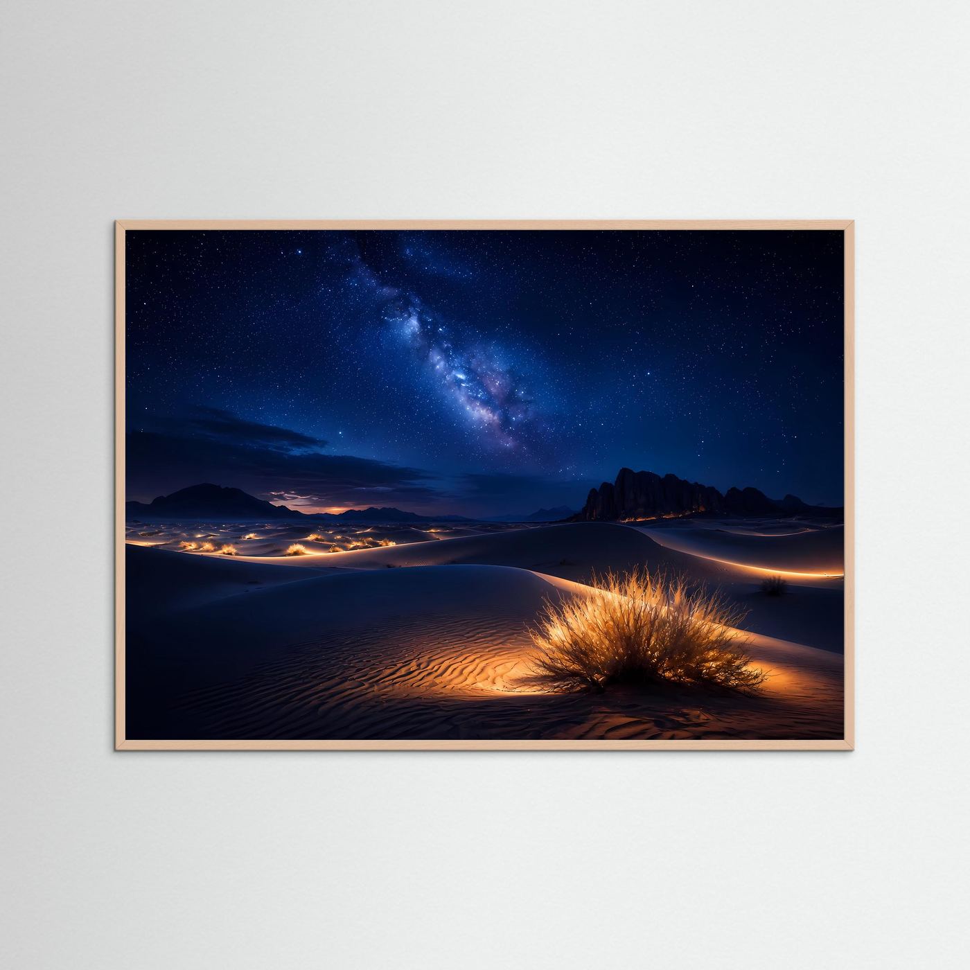 Wüste bei Nacht Poster Querformat | Sternenhimmel & Milchstraße Wandbild | Moderne Wüstenlandschaft mit Sanddünen