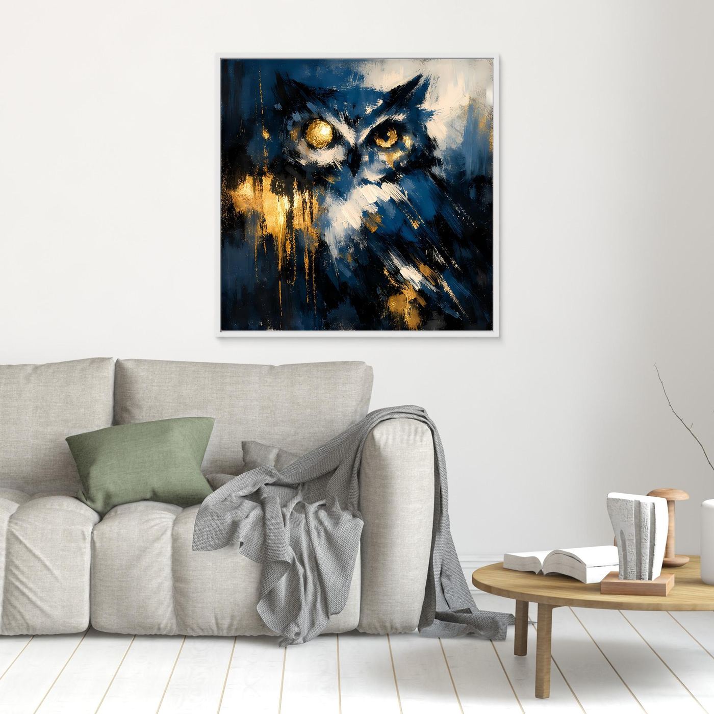 Abstraktes Eulen-Leinwandbild mit leuchtenden Augen in Blau und Gold, hell gerahmt