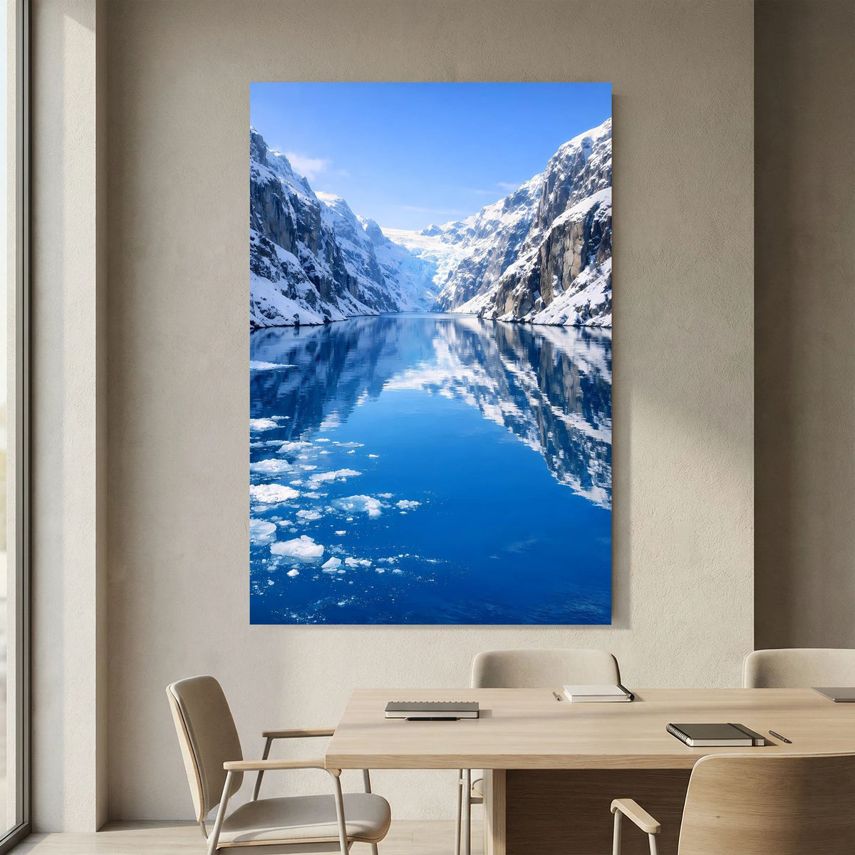 Wandbild im Hochformat: klares Blau, Fjordspiegelung und schneebedeckte Berge