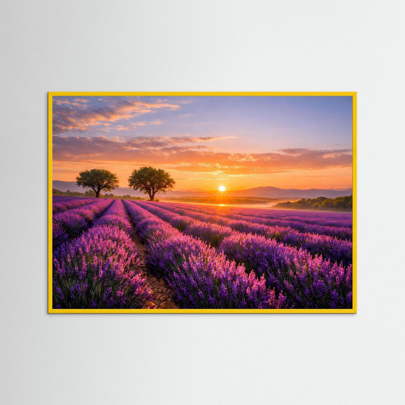 Wandbild mit gelbem Rahmen: Lavendelfeld bei Sonnenuntergang
