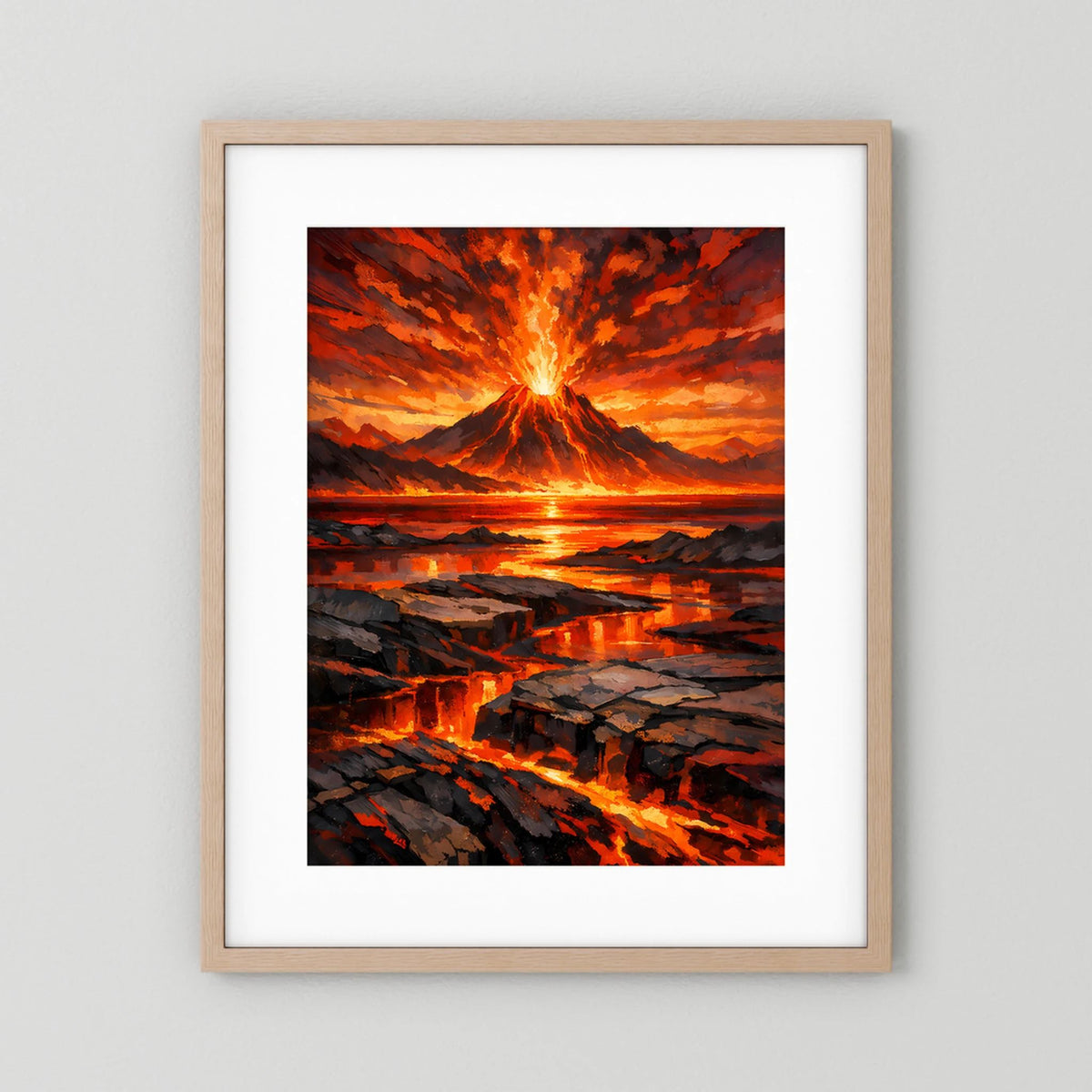 Hochformat-Poster mit hellem Holzrahmen und weißem Rand: Vulkan, Lavaflüsse, orange Glut