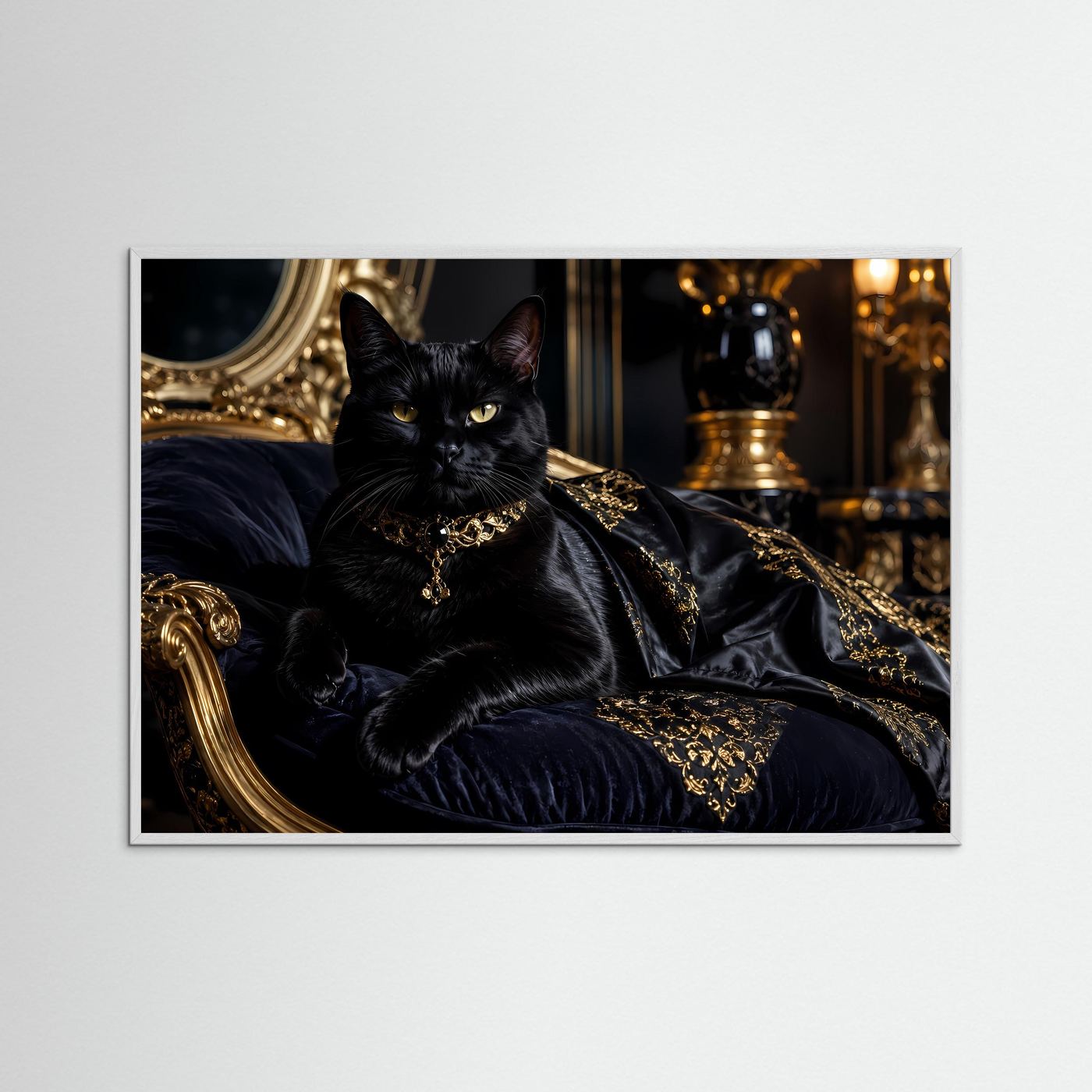 Majestätische schwarze Katze mit goldenem Schmuck | Luxus Tierporträt & Eleganz Poster