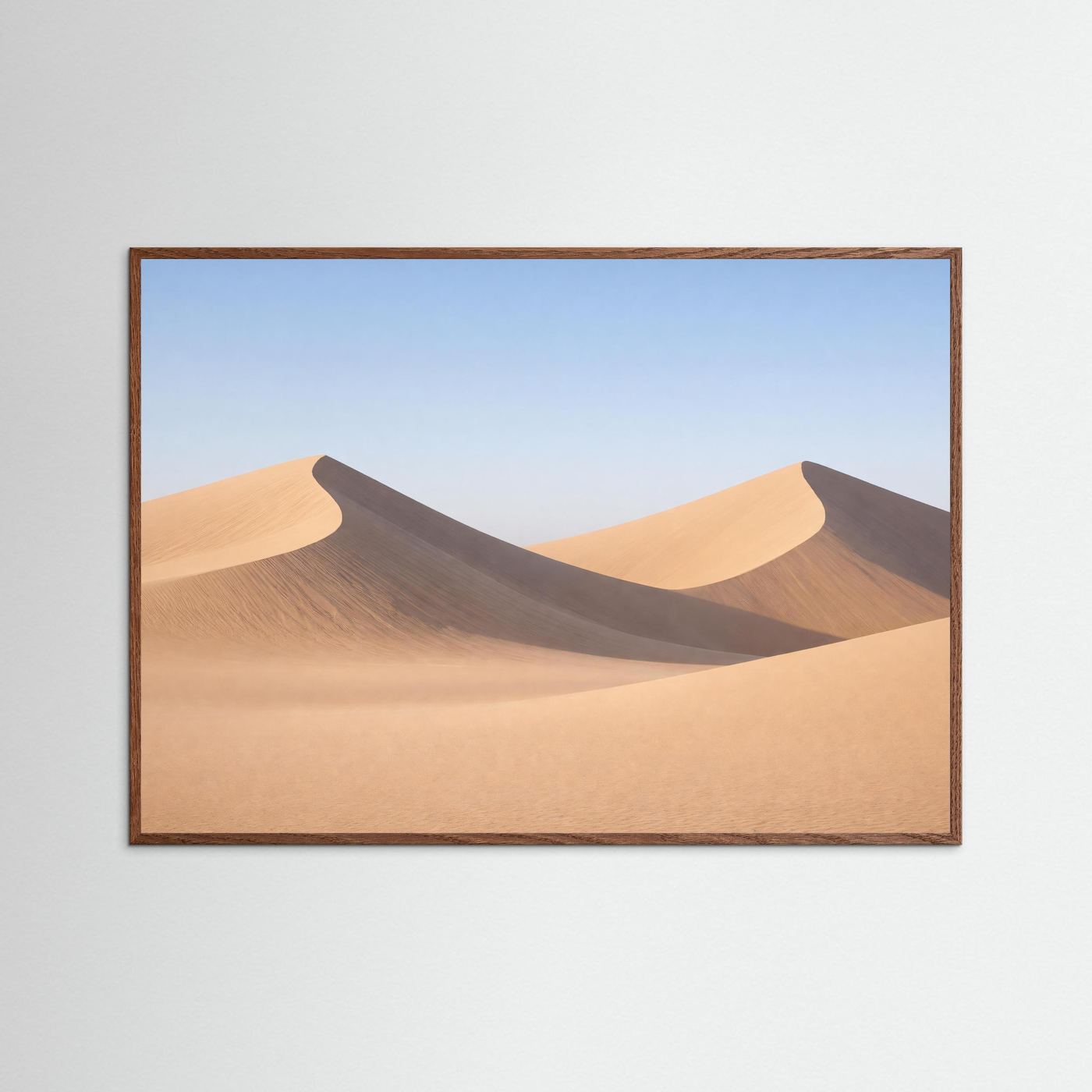 Wüstenlandschafts-Poster im Querformat mit Sanddünen, im dunklen Eichenrahmen