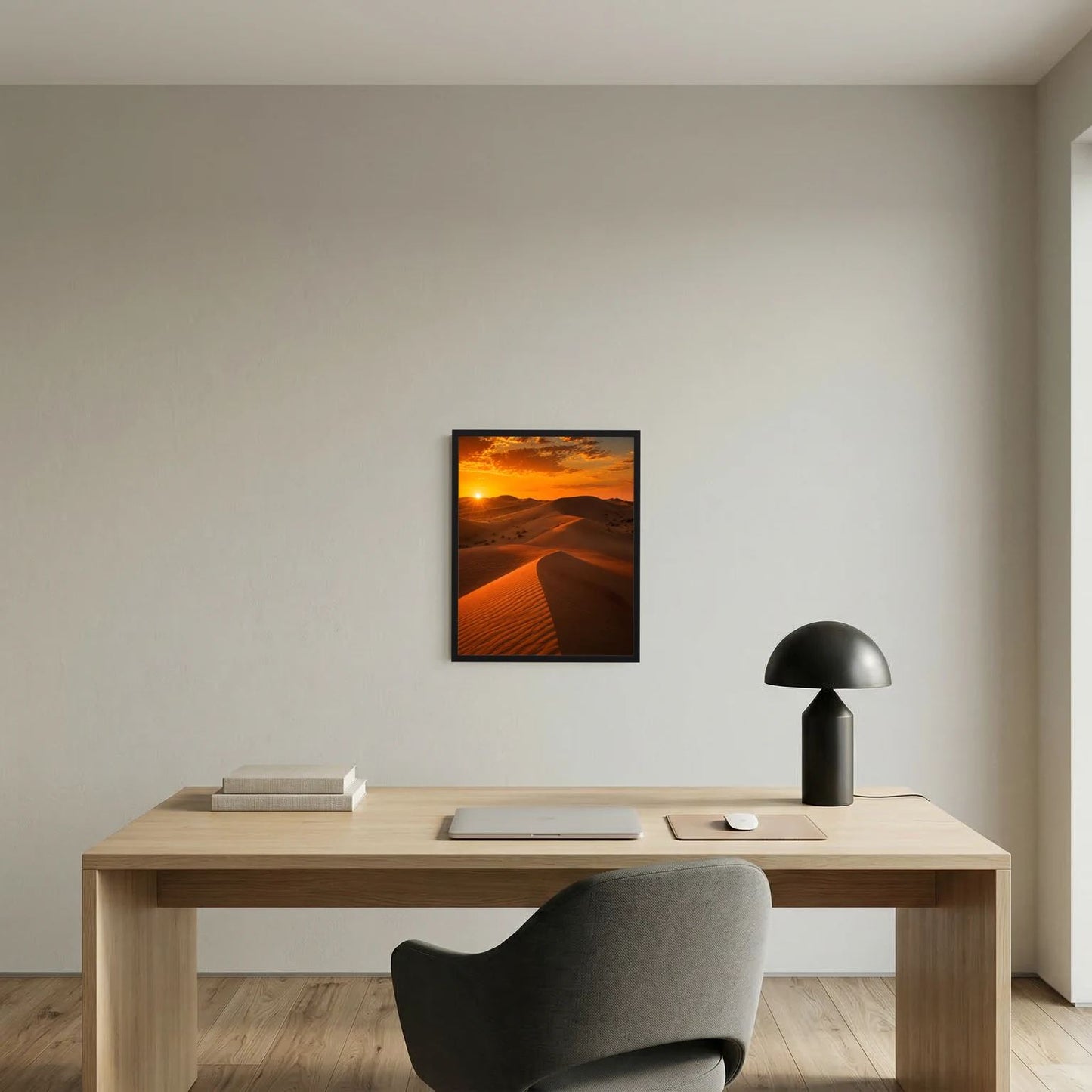 Gerahmtes Poster mit Dünenlinie im Abendlicht, schwarzer Rahmen, kleines Hochformat