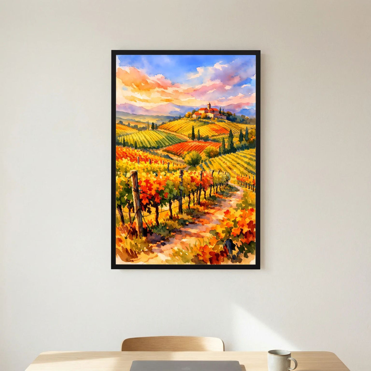 Hochformatiges Weinberg-Poster mit farbiger Landschaft, schwarzer Rahmen