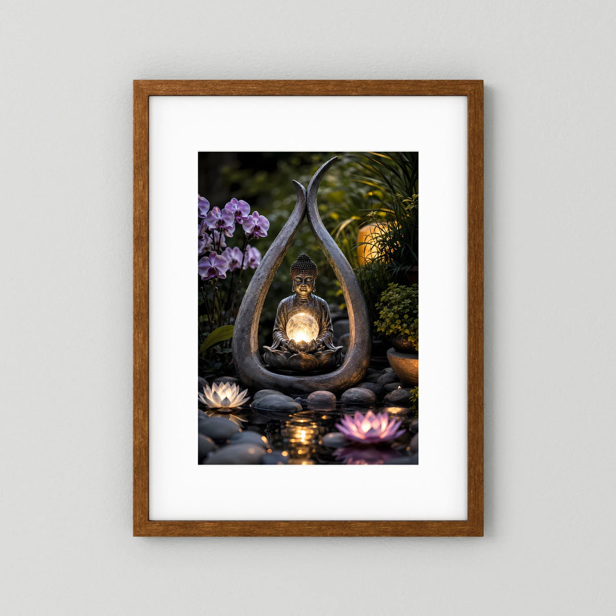 Poster im Holzrahmen mit weißem Rand: Buddha mit goldener Lichtkugel, Lotus und violetten Orchideen