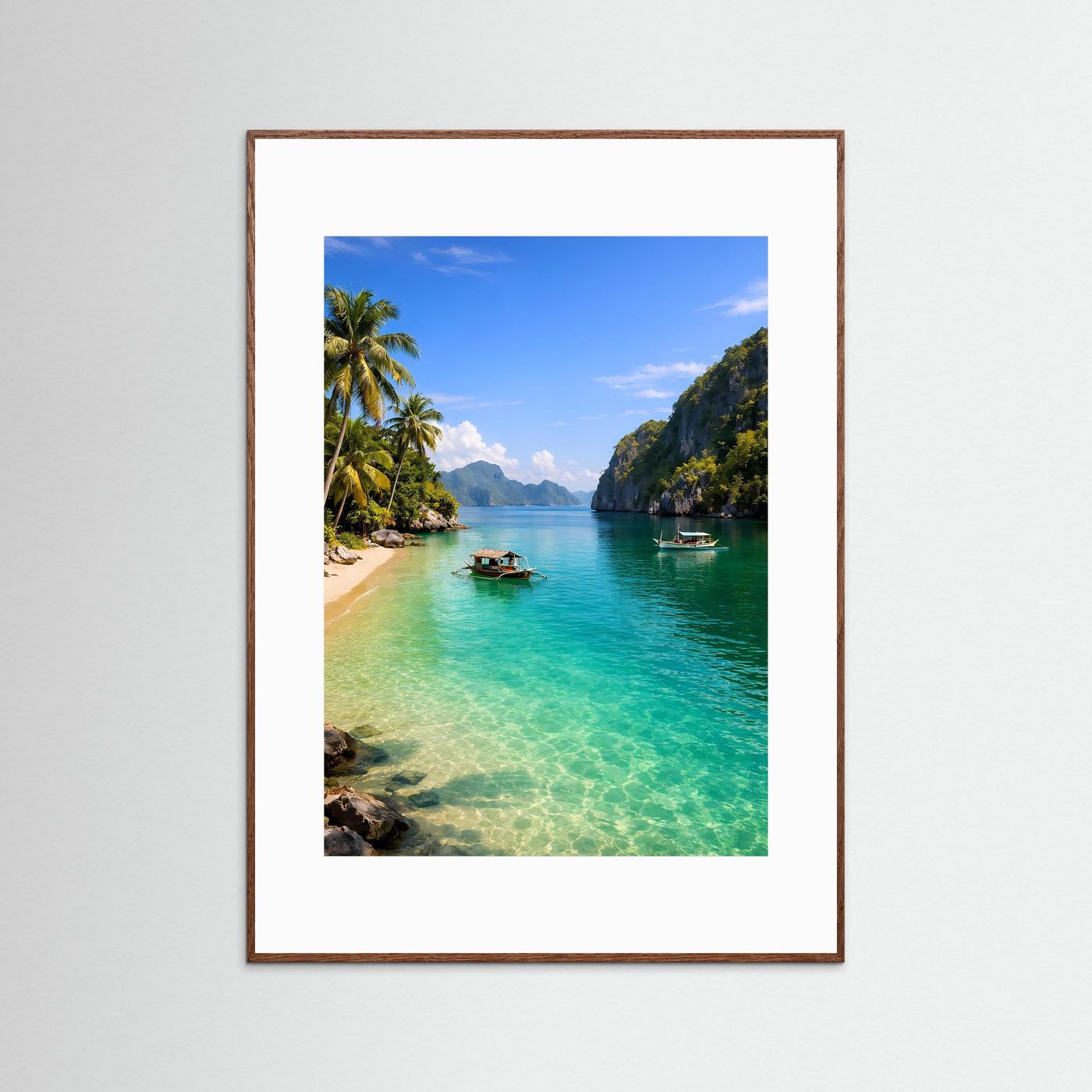 Hochformat-Poster: tropische Bucht mit türkisgrünem Wasser, braun gerahmt