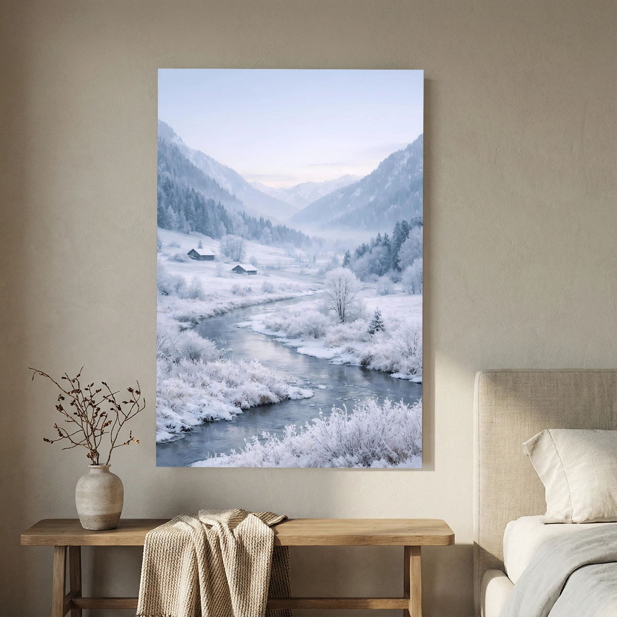 Hochkant-Wandposter mit verschneitem Fluss durch das Alpenstalldal, weißer Rand