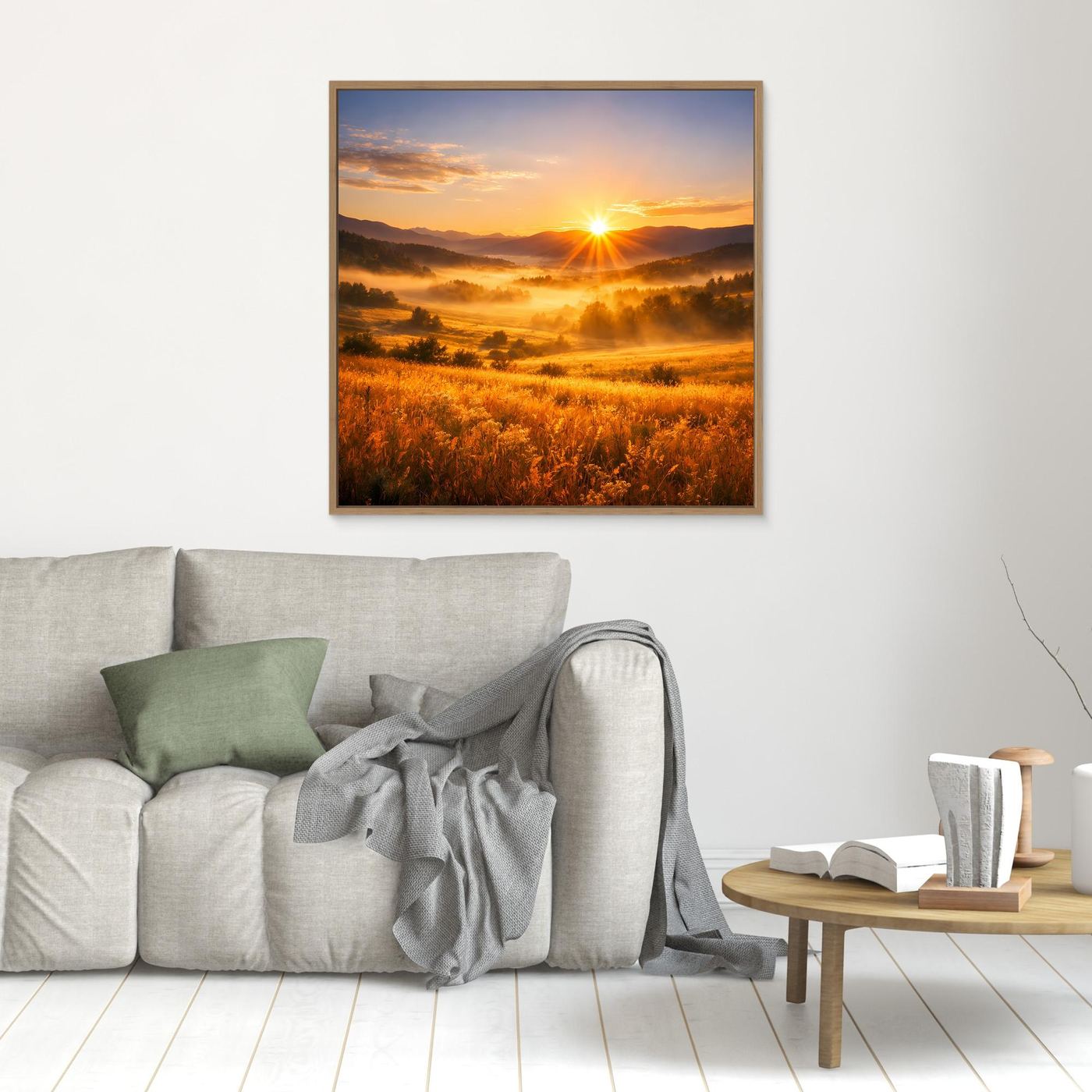 Leinwandbild mit Sonnenaufgang über goldenem Bergtal, brauner Holzrahmen