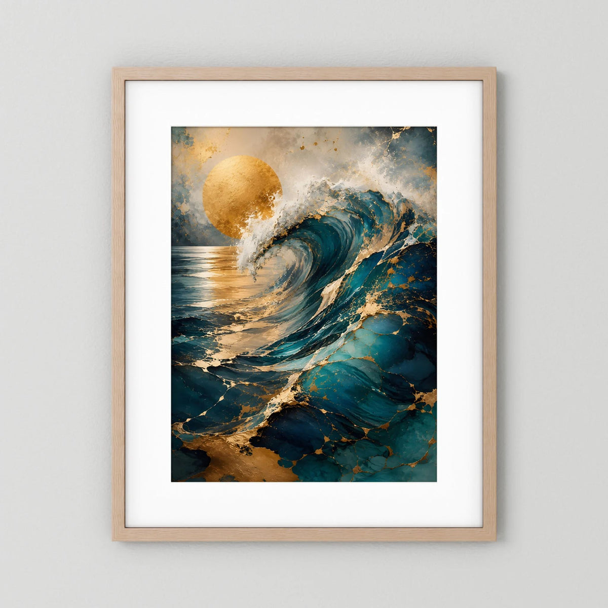 Kunstposter „Goldene Welle“ mit hellem Holzrahmen und weißer Einfassung, Petrol/Türkis-Welle