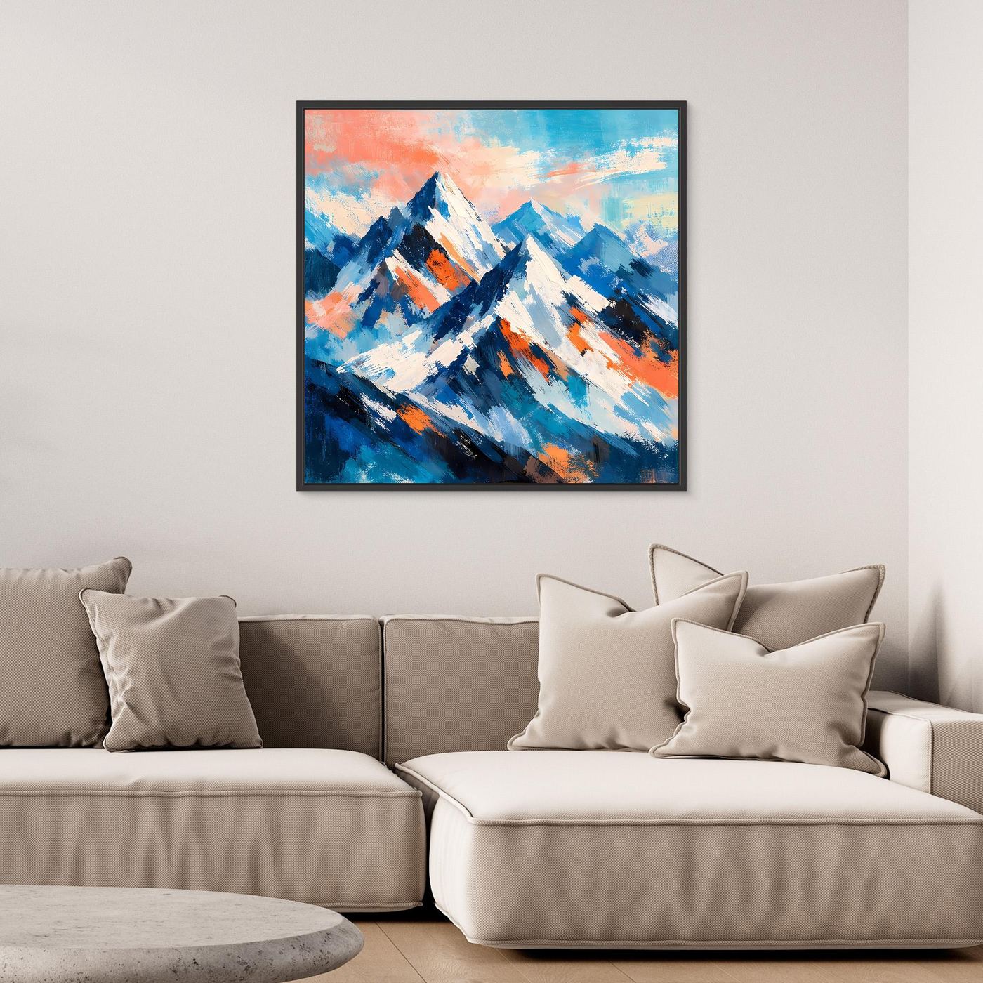 Leinwand-Wandbild mit impressionistischen Schneebergen, kräftige Blautöne und warme Orange-Akzente, gerahmt