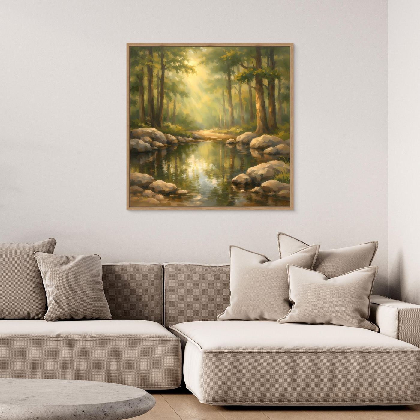 Gerahmtes Leinwandbild mit Wald und Bach im Sonnenlicht, Steine am Ufer, helles Holzrahmen.