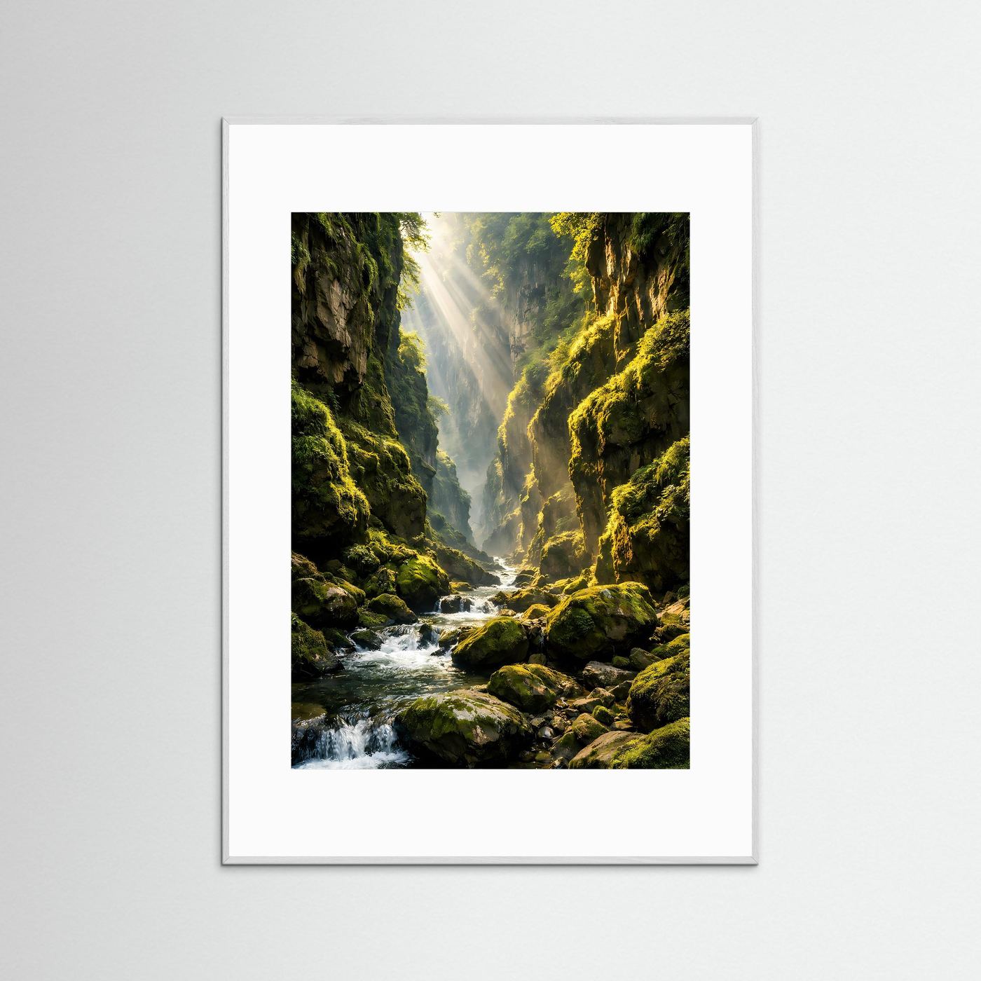 Naturposter Hochformat mit Wildbach im Moos-Canyon, grauer Rahmen, weißer Rand