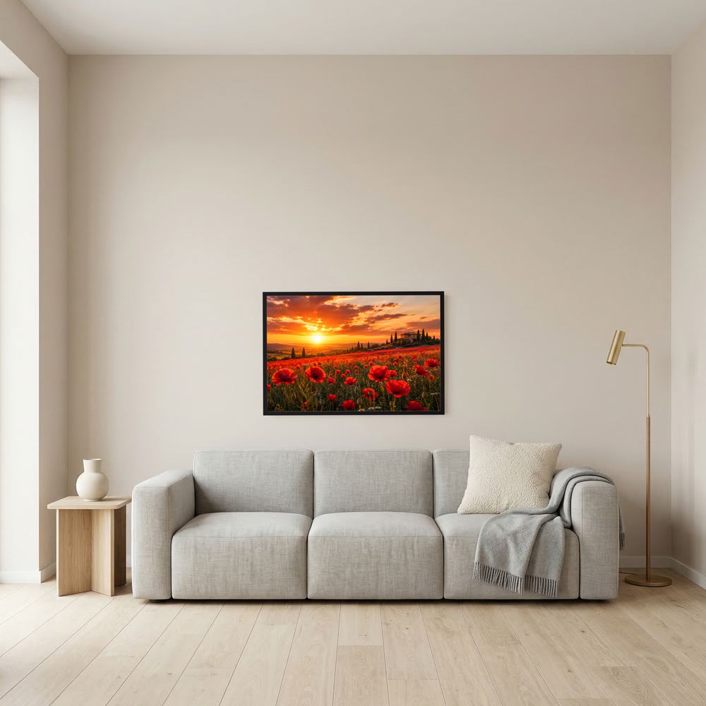 Kleines Poster im schwarzen Rahmen mit roten Mohnblumen und Sonnenuntergang
