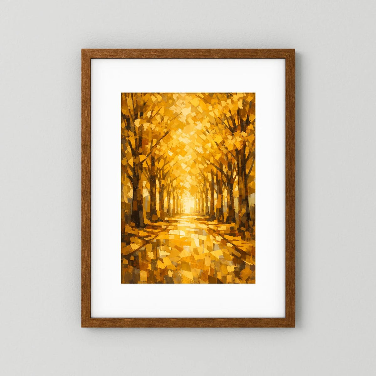 Herbstwald-Poster mit goldener Baumallee, brauner Holzrahmen und weißer Rand, Hochformat