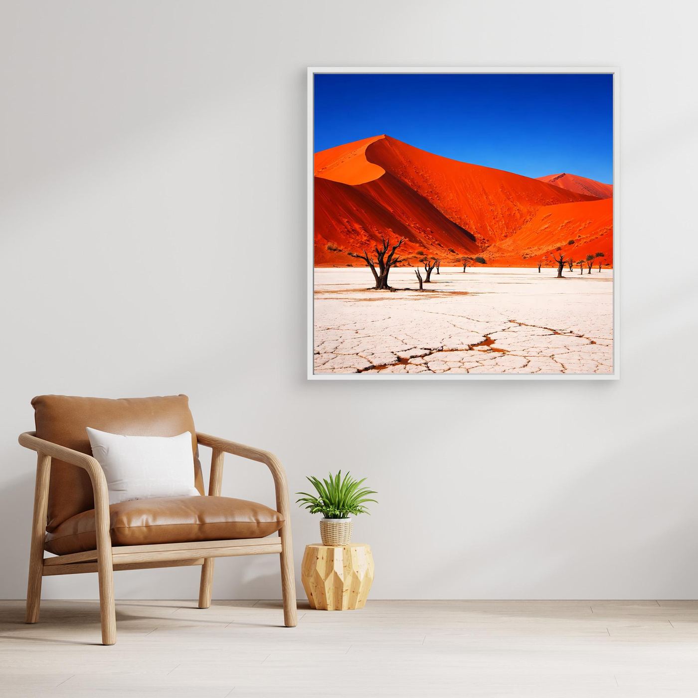 Leinwandbild mit roten Dünen, blauem Himmel und kleinen Bäumen auf sandigem Boden