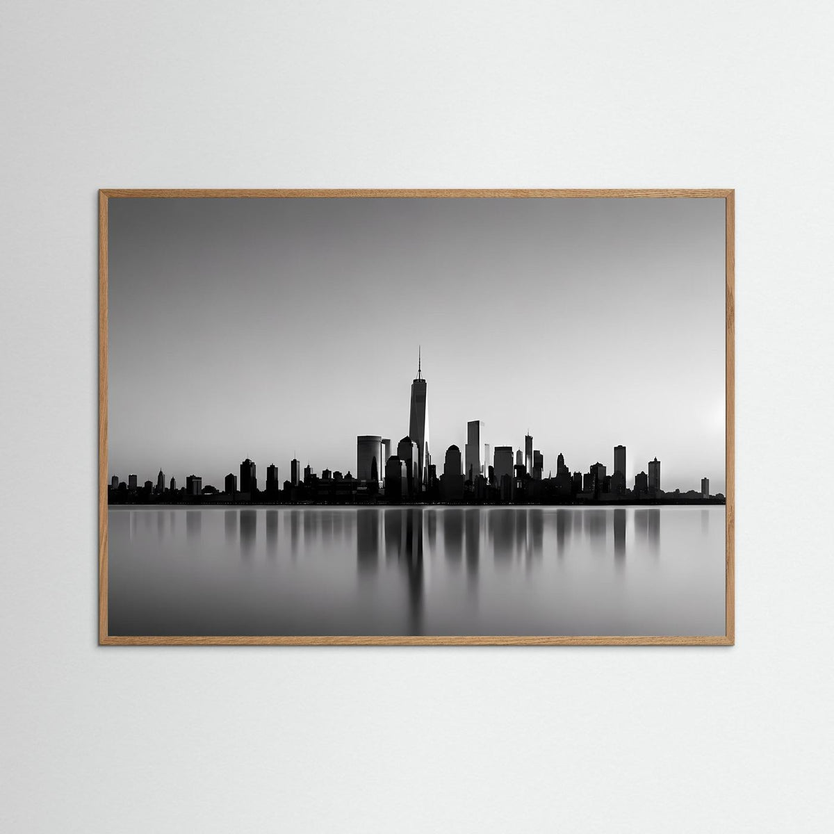 Poster mit Schwarz-Weiß-Skyline, Querformat, in hellem Eichenrahmen