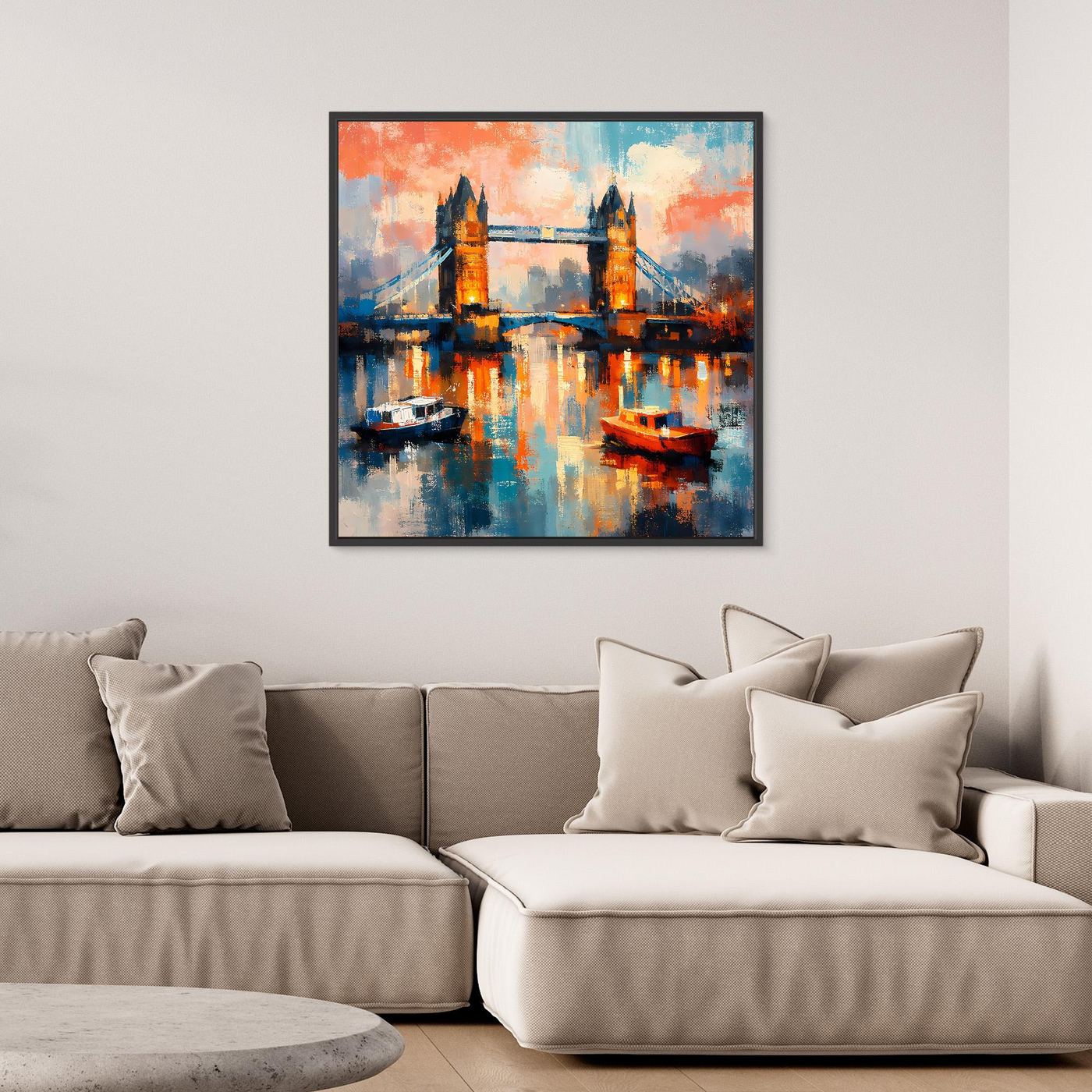 Leinwand-Wandbild mit abstrakter Tower-Bridge und Wasserreflexion, im schwarzen Rahmen.