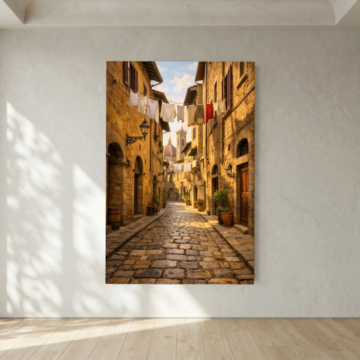 Hochformatiges Poster einer historischen Gasse mit Kopfsteinpflaster und Wäscheleinen