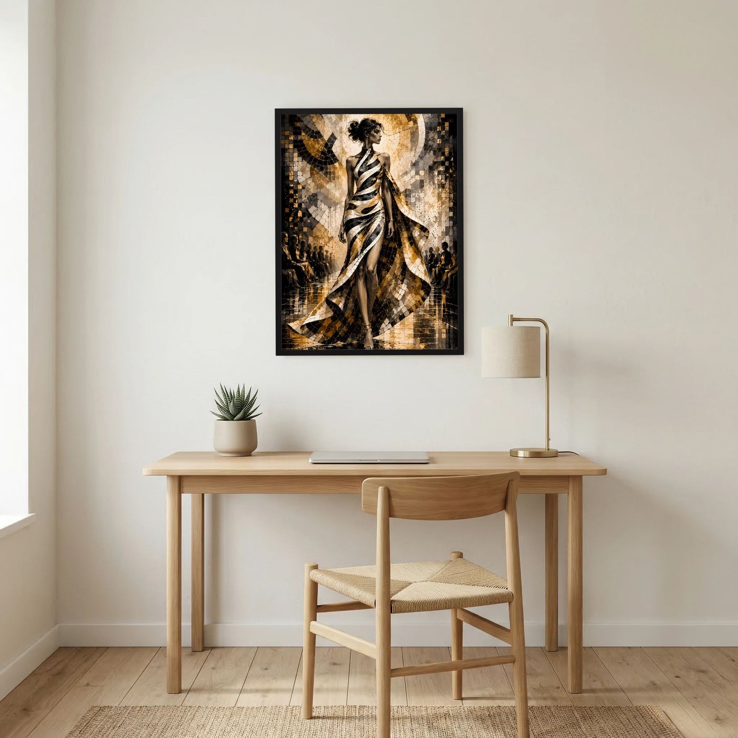 Gerahmtes Hochformat-Poster mit Frauendarstellung in Schwarz, Weiß und Gold