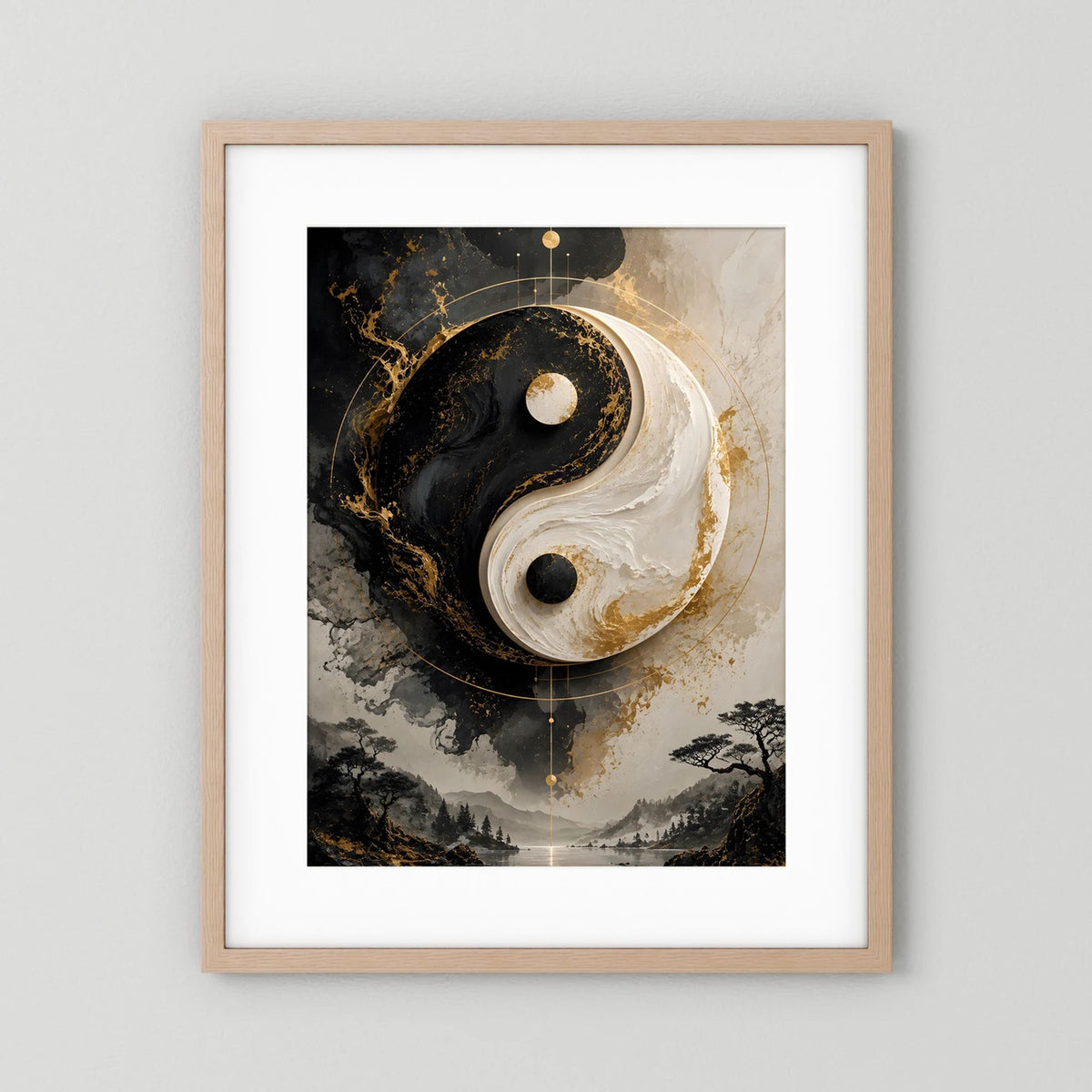 Yin-Yang-Poster Hochformat in hellem Holzarahmen mit weißem Rand, Schwarz, Weiß und Gold
