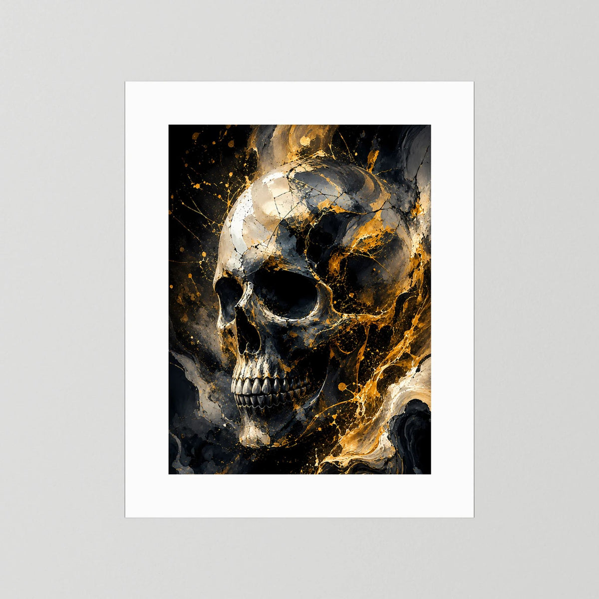 Poster mit Totenkopf-Motiv in Schwarz und Gold, hochkant ohne Rahmen, mit weißem Rand.