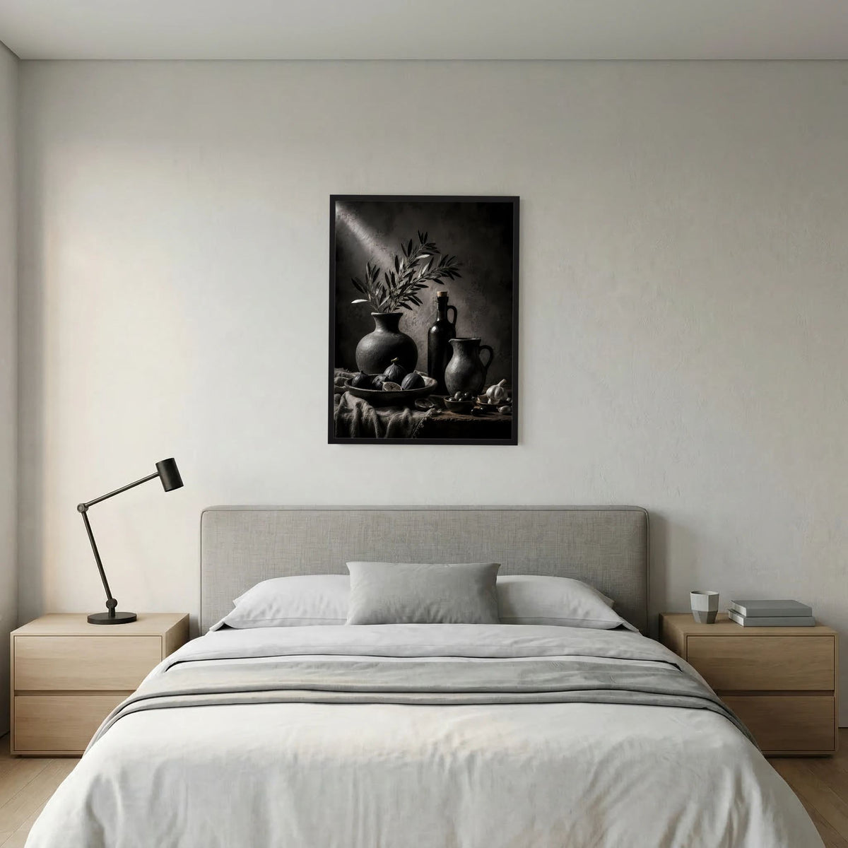 Gerahmtes Poster mit schwarzem Stillleben: Olivenzweige, Krüge und Früchte.