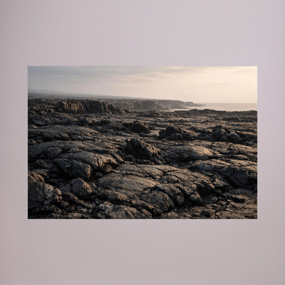 Querformat-Wandposter mit Lavafelsen an der Küste, ohne Rahmen