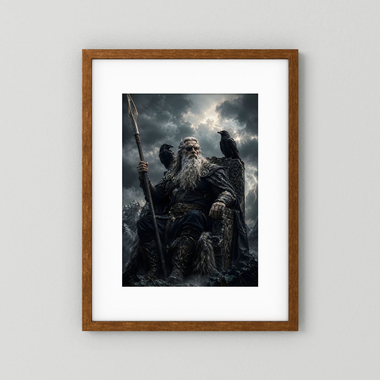 Poster im Hochformat mit braunem Holzrahmen: Krieger mit Speer und Rabe, Schwarz-Gold