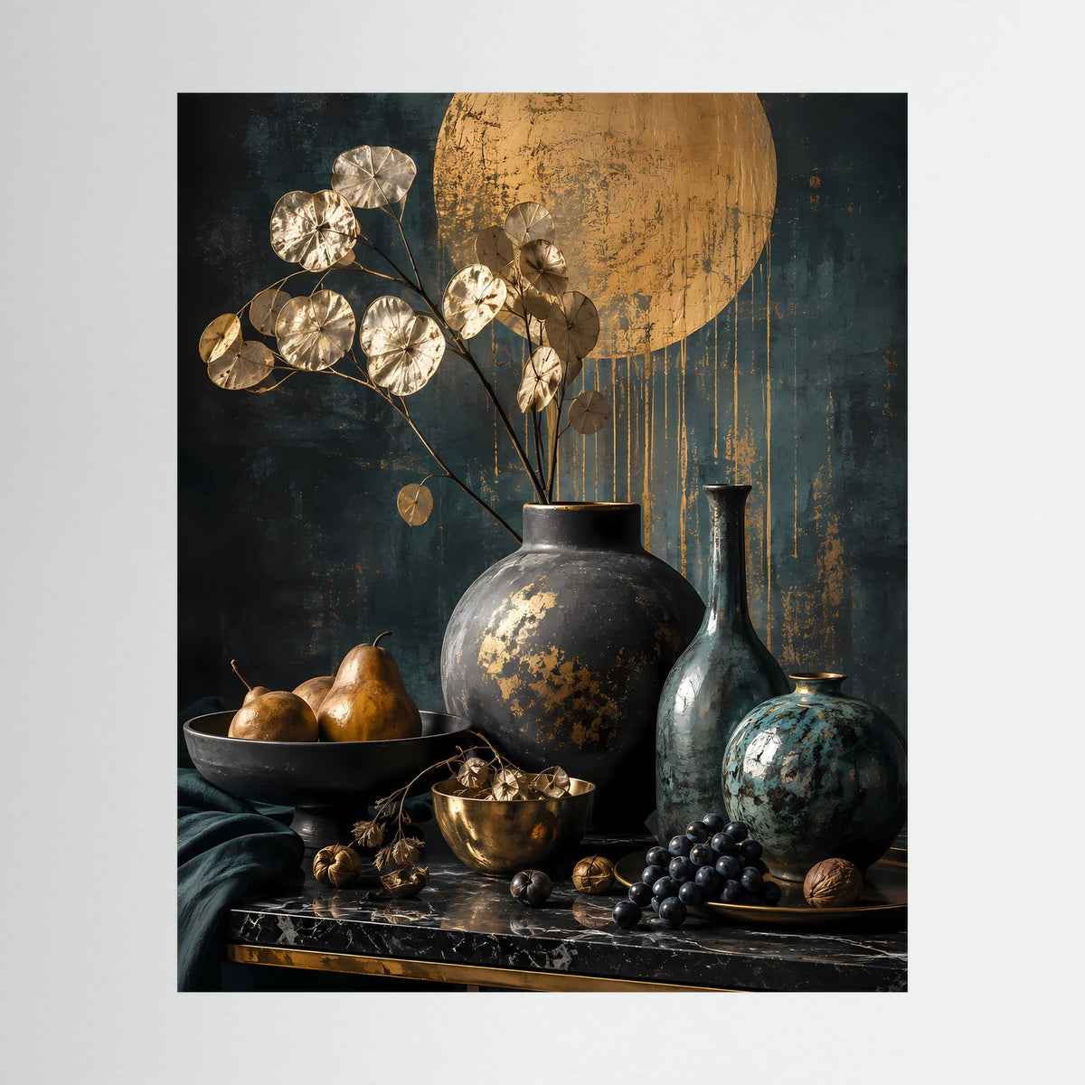 Hochformatiges Kunstposter mit goldenen Blättern und Vasen-Stillleben auf dunklem Grund.