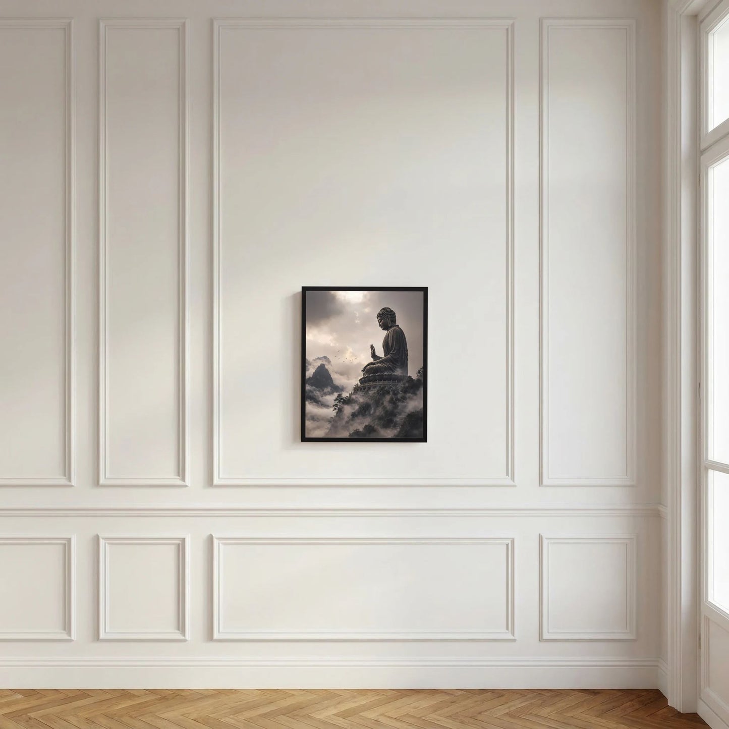 Gerahmtes Wandposter im Hochformat mit sitzendem Buddha, betenden Händen und nebliger Kulisse