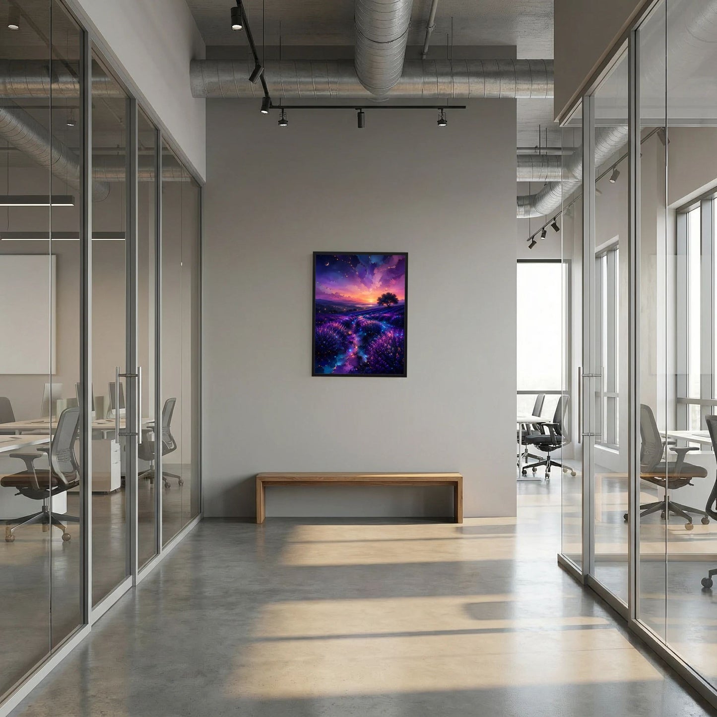 Hochformatiges Poster im dunklen Rahmen mit Lavendelfeld in Violett und Sonnenuntergangshimmel