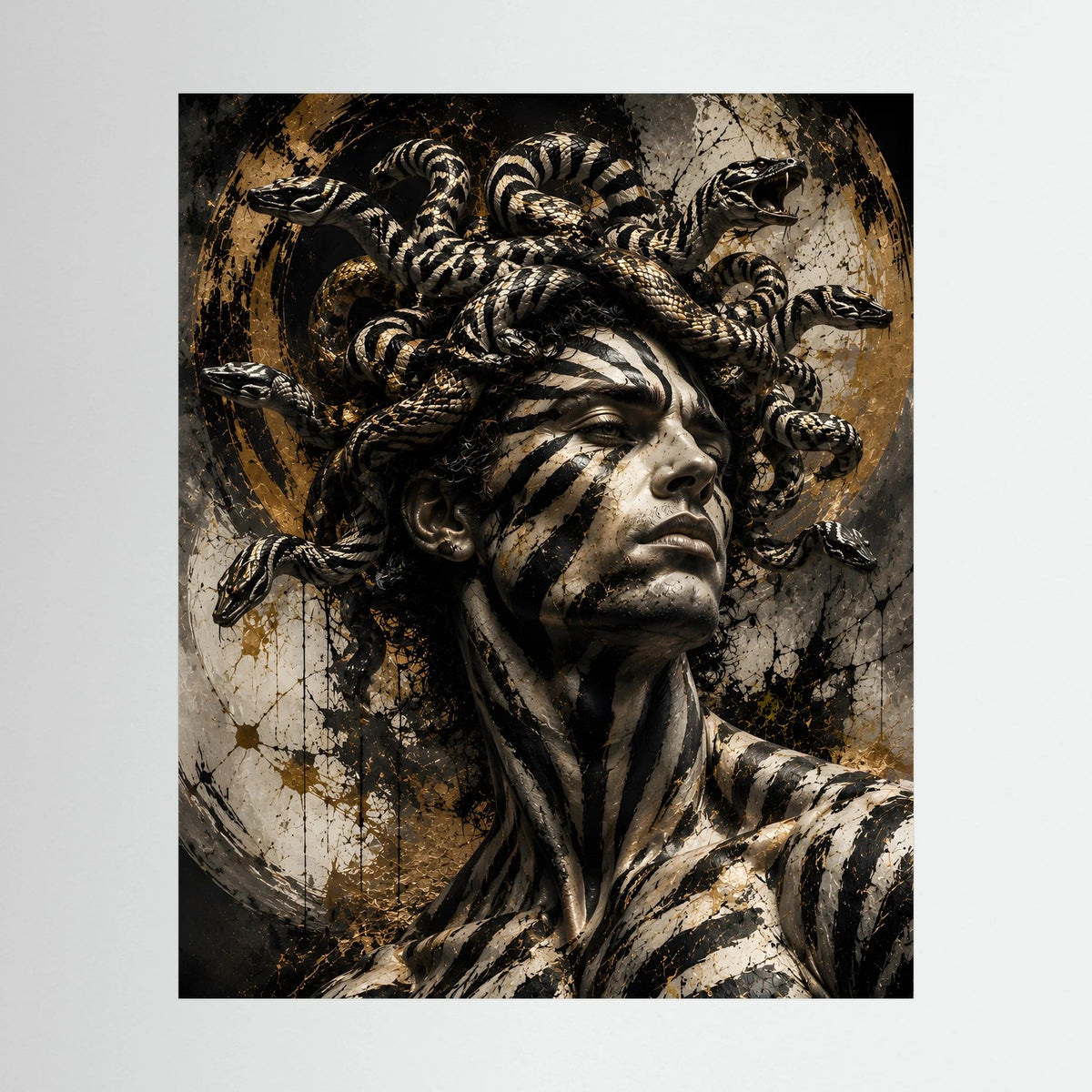 Dark-Fantasy-Poster mit Gorgonenkrieger-Porträt, Schwarz-Gold, Nahansicht