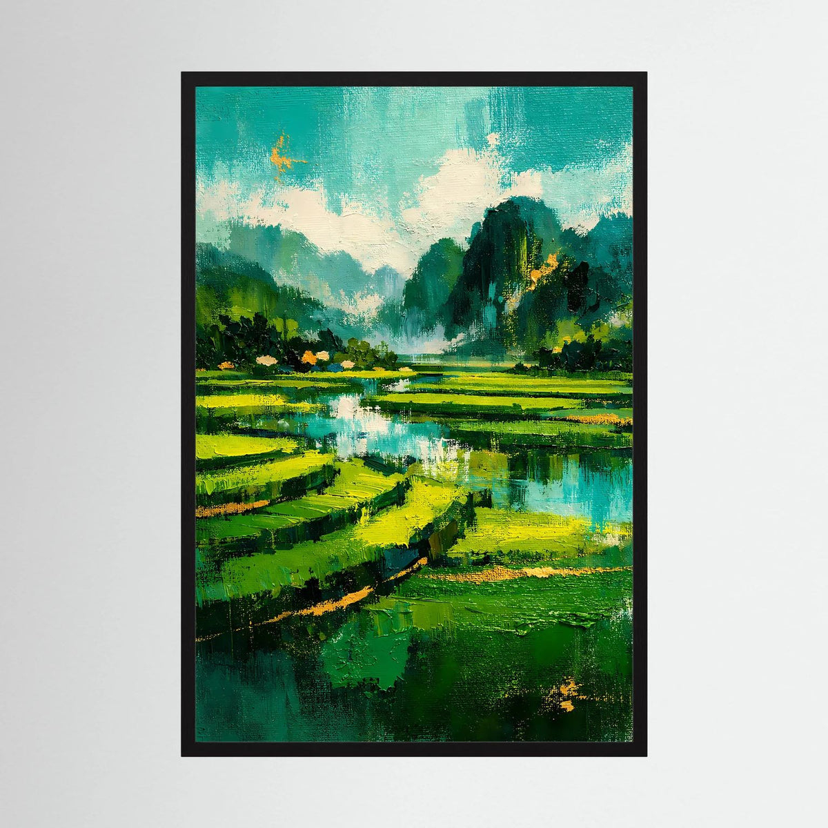 Poster mit grüner Berglandschaft und Wasser, schwarzer Rahmen, Hochformat