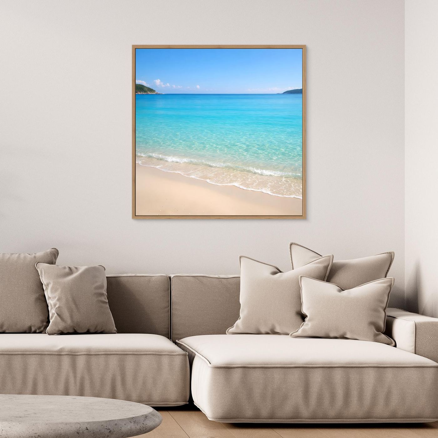 Quadratisches Leinwandbild Strand mit türkisfarbenem Meer und hellem Sand, Eichenrahmen