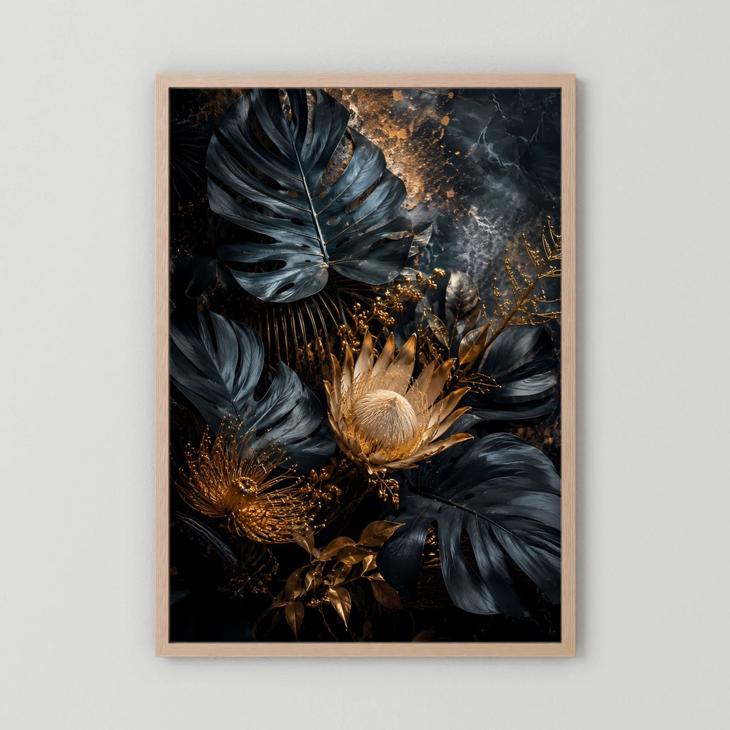 Kunstposter im Hochformat mit hellem Holzrahmen: schwarze Blätter, goldene Ornamente