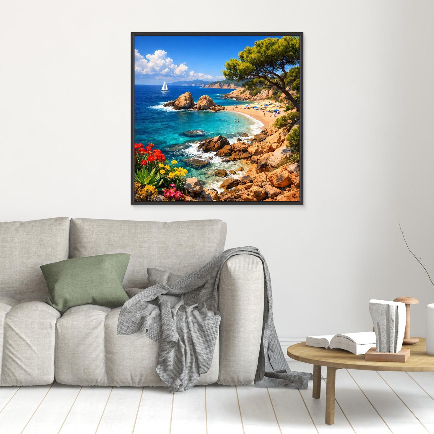 Leinwand-Wandbild mit Küstenbucht, türkisfarbenem Meer, Strand, Pinie und Segelboot