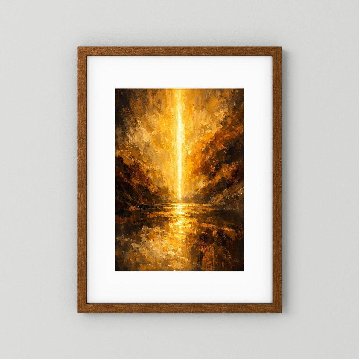 Wandposter mit braunem Holzrahmen und weißem Passepartout, gold-schwarze Schlucht mit Lichtspur
