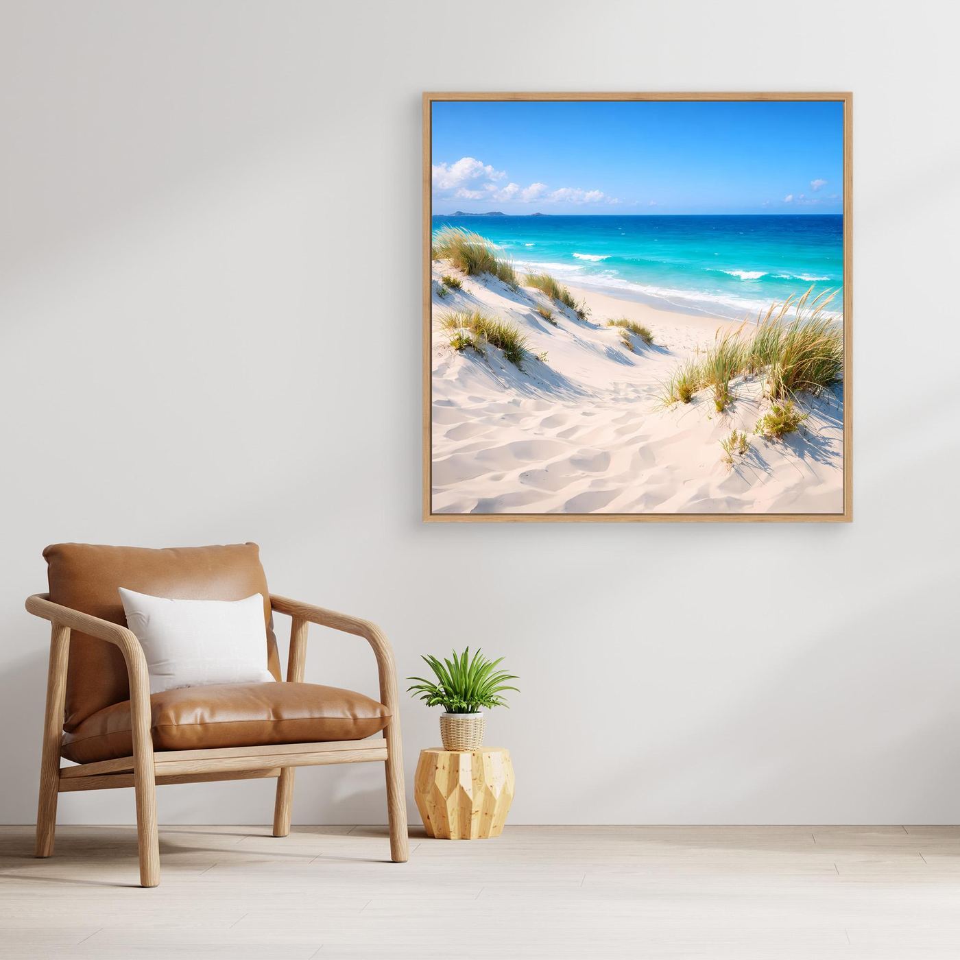 Leinwandbild mit Dünenstrand und türkisblauem Meer, goldbrauner Holzrahmen