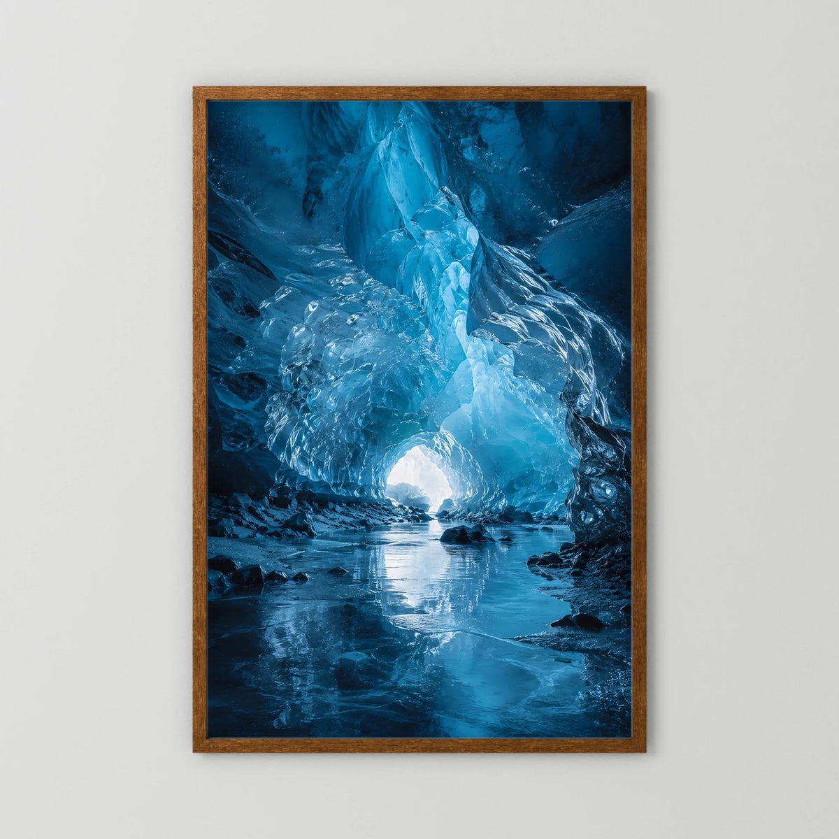 Hochformatiges Poster: blaue Eishöhle mit heller Lichtstelle und reflektierendem Eisboden