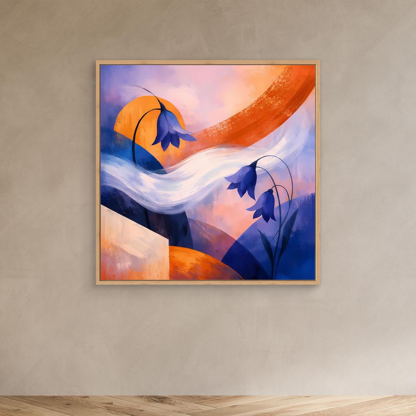 Abstraktes Leinwandbild mit blauen Glockenblumen, orangefarbener Bogenlinie, Goldrahmen