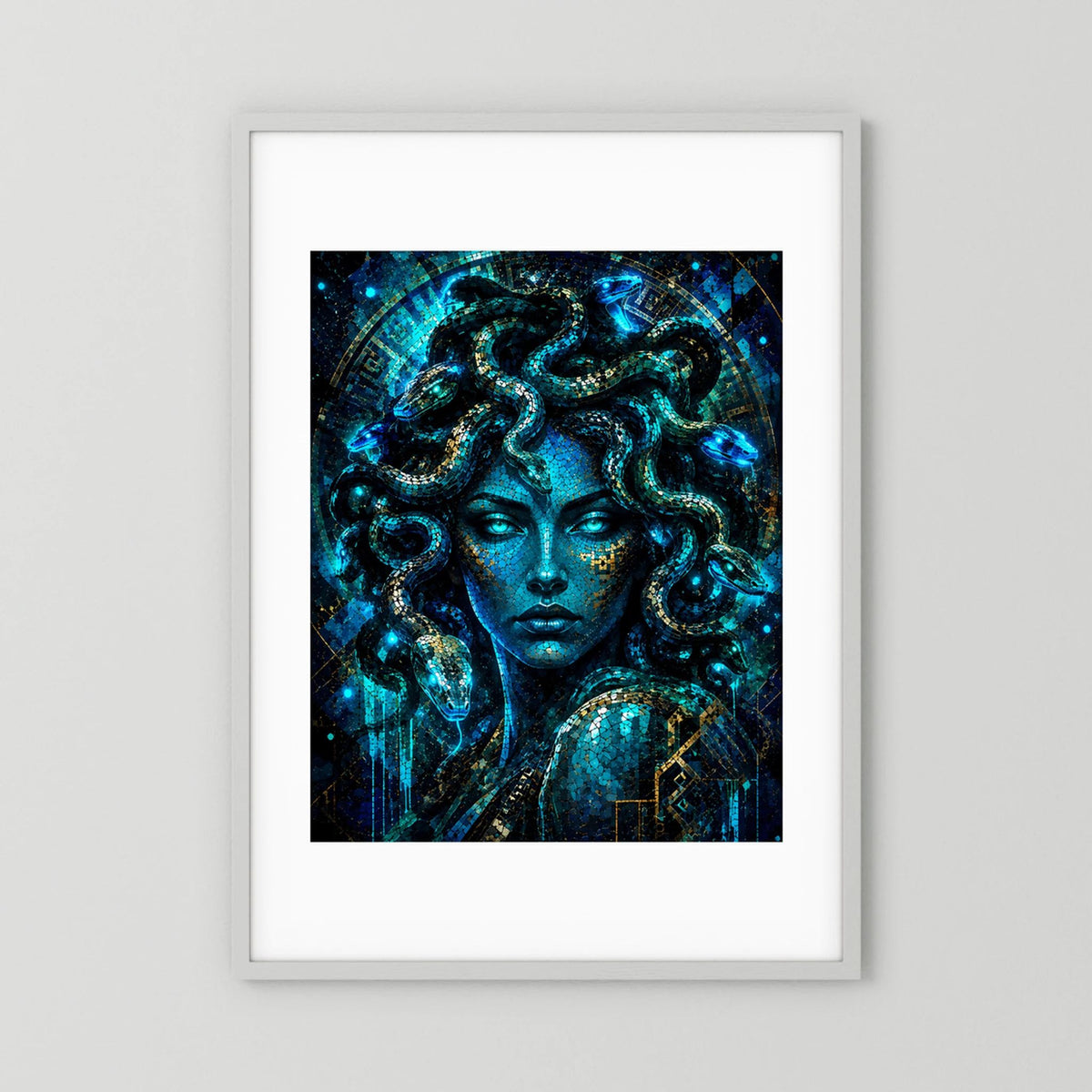 Medusa in Blau & Gold | Mystische Mosaik Kunst | Poster Hochformat