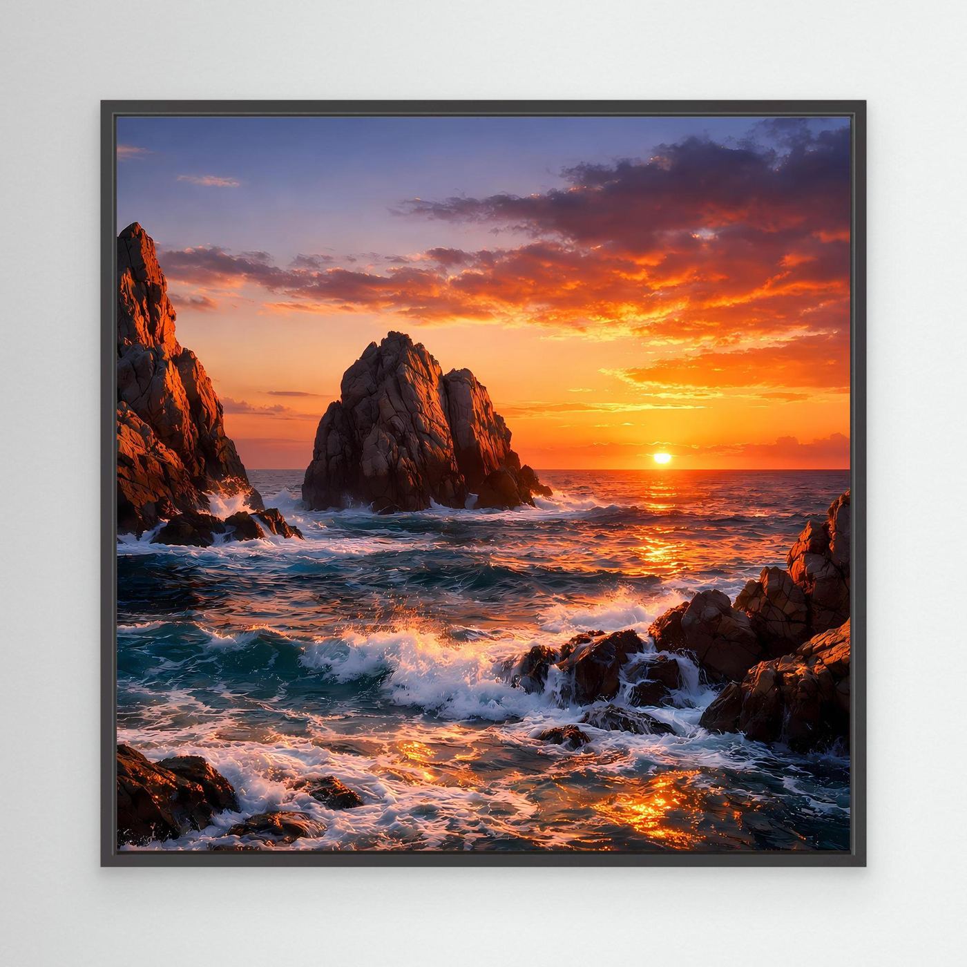Leinwand-Wandbild mit Sonnenuntergang am Meer, Felsklippen und Wellen im schwarzen Rahmen
