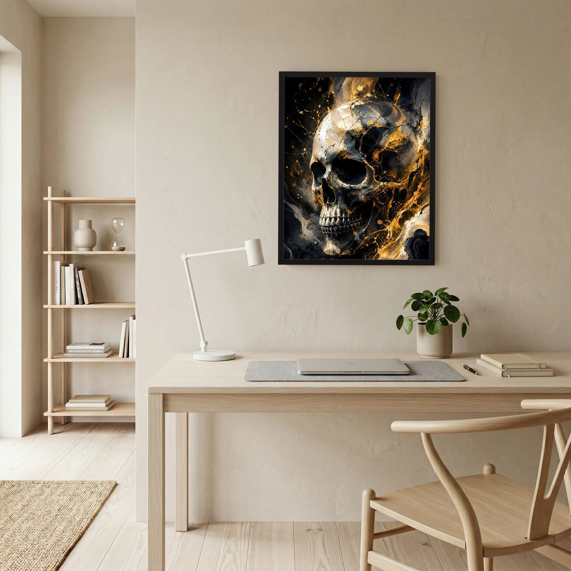 Totenkopf-Poster in Schwarz und Gold, Hochformat an der Wand