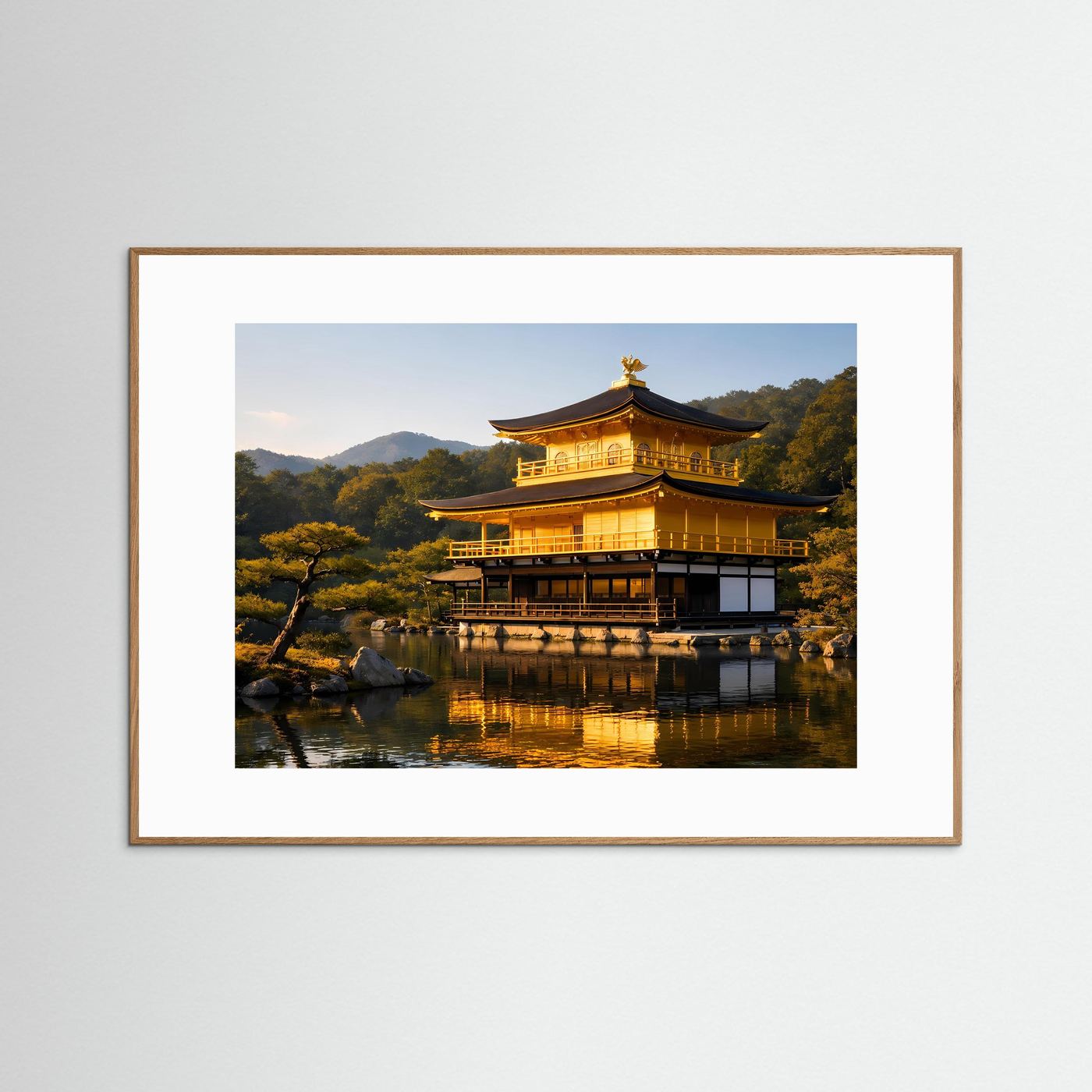 Poster im Querformat mit Kinkaku-ji am Teich, beleuchtetes Dach und Pavillon