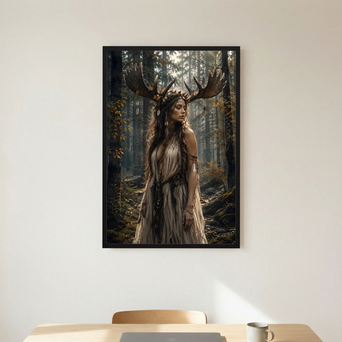 Fantasy-Poster mit Waldgöttin mit Geweih, schwarz gerahmt