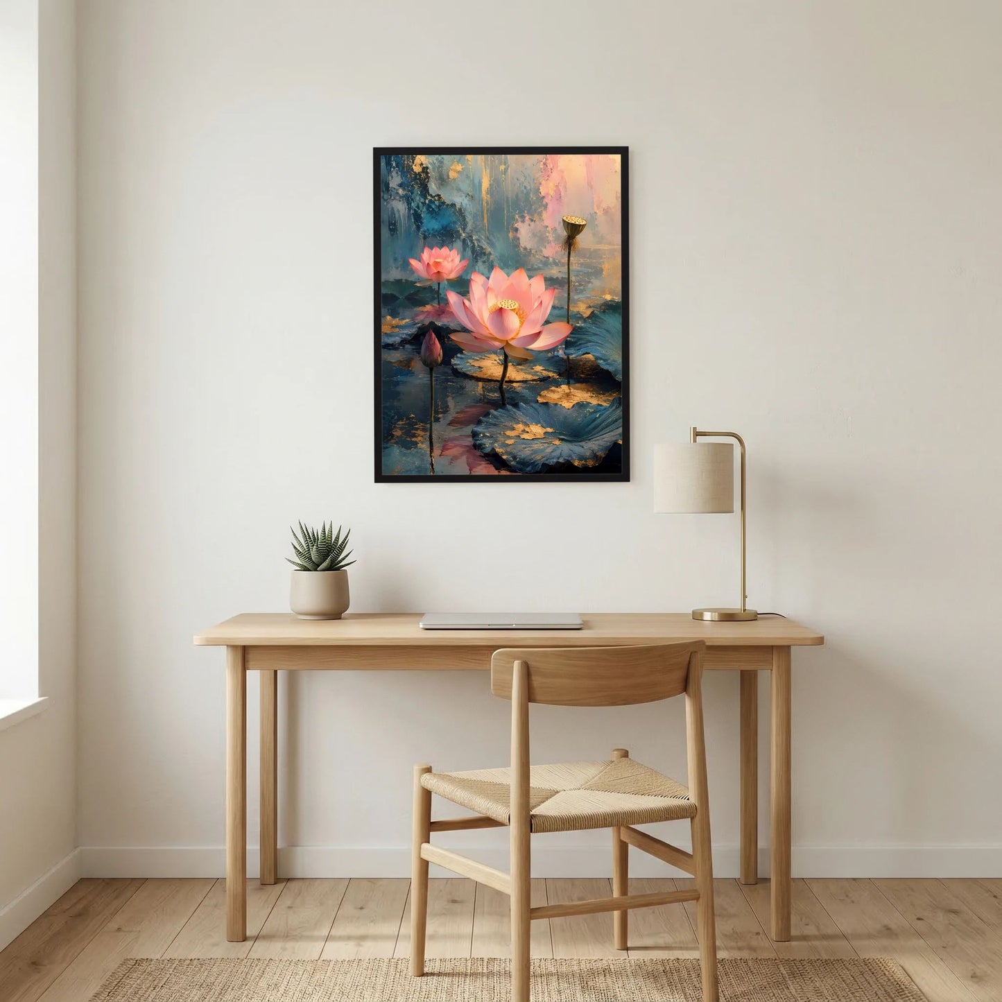 Wandposter im Hochformat mit rosa Lotusblüten, petrolfarbenem Wasser und goldenen Reflexen, schwarz
