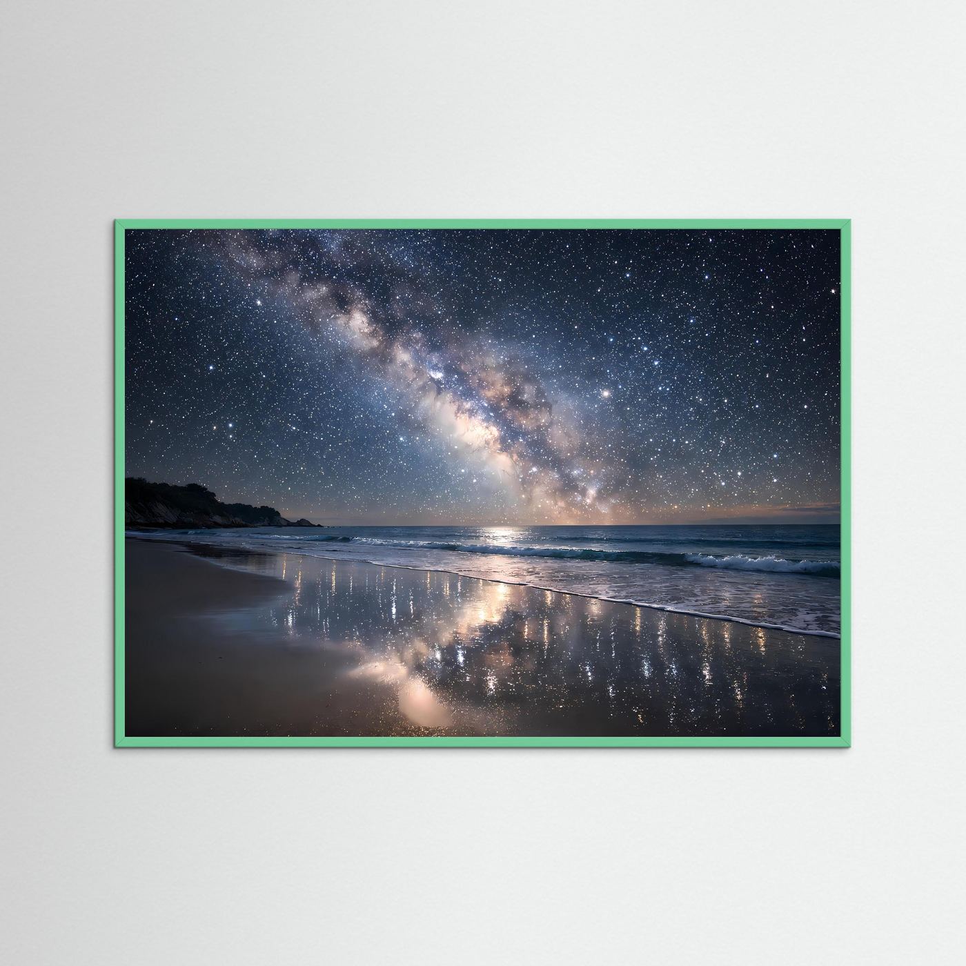 Poster Querformat: Milchstraße über Meeresstrand, spiegelnde Wasseroberfläche, grüner Rahmen